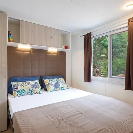 Village Laguna Blu מלון *