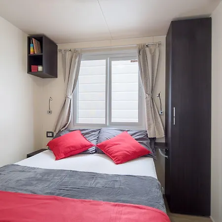 מלון Village Laguna Blu פרטיליה