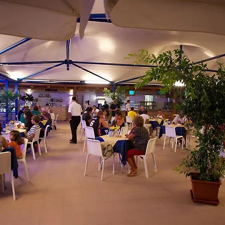 מלון Village Laguna Blu פרטיליה