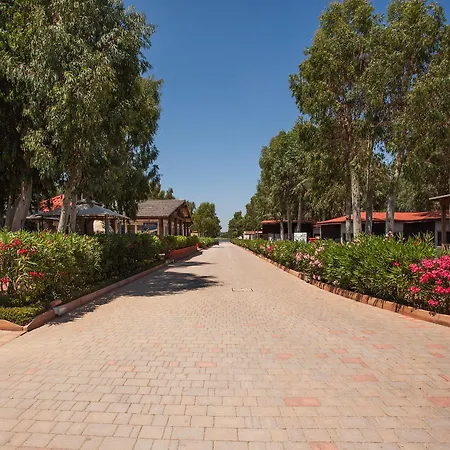 Village Laguna Blu מלון פרטיליה